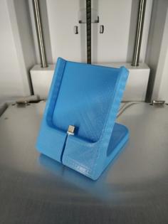 Phone Stand With Charging Cord (iPhone 5 & 5s) 3D Printer Model