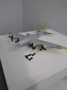 B-17 Bomber With Bomb Dropping Function 3D Printer Model