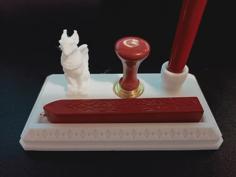 Griffon Fountain Pen Holder – With Wax Seal 3D Printer Model