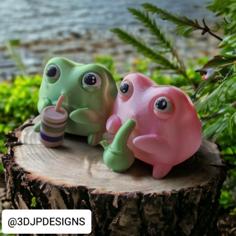 CUTE DRINKING FROG COUPLE! – PEN HOLDER / DESK DECORATION 3D Printer Model