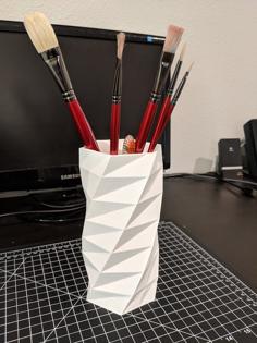 Paintbrush Holder With Water Reservoir 3D Printer Model