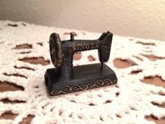 Singer Sewing Machine Keyring 3D Printer Model